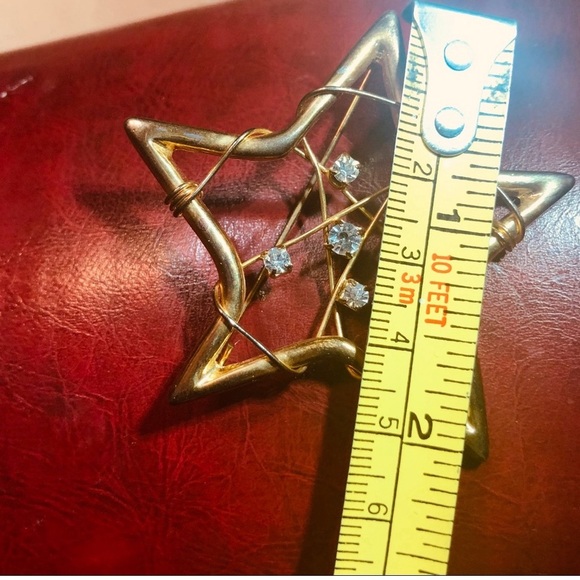 Vintage Seasonal GoldTone Brooch Star with Rhinestones for Sparkle and Shine! - Picture 5 of 6